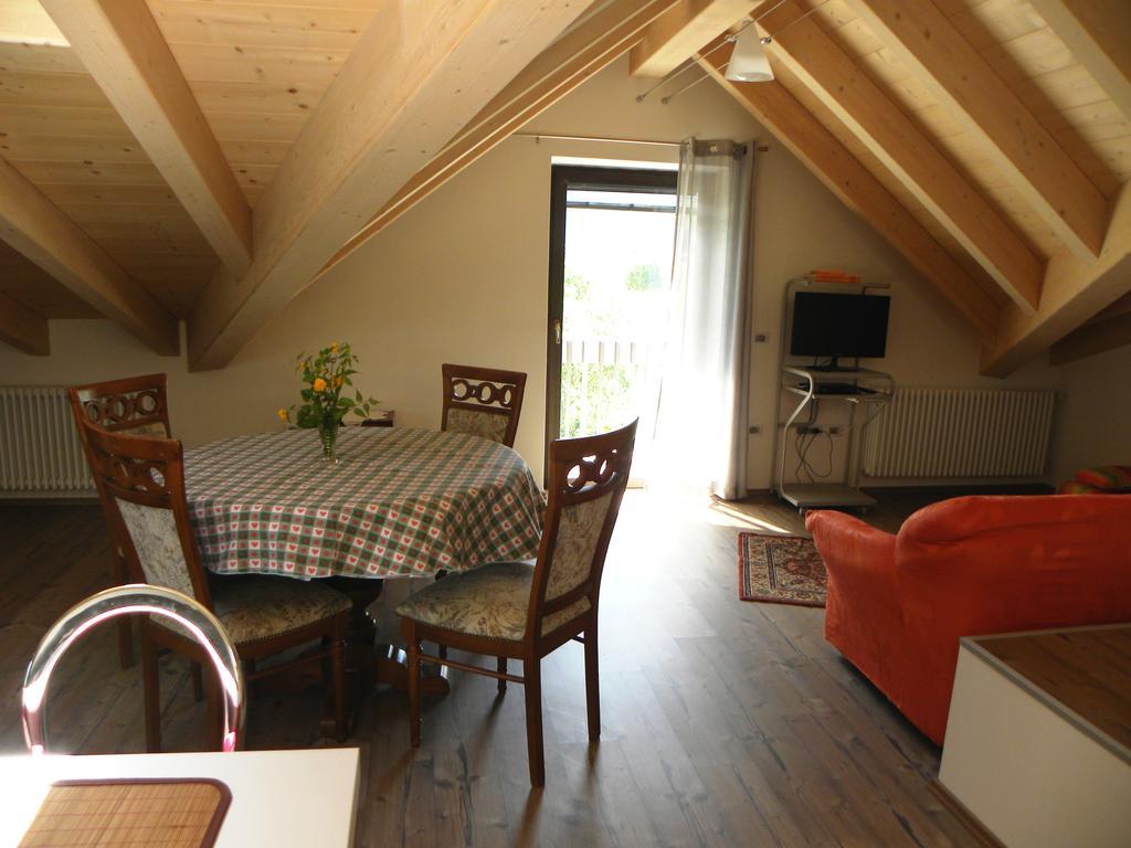 Apartamento Casa De Val Calceranica al Lago Habitación foto