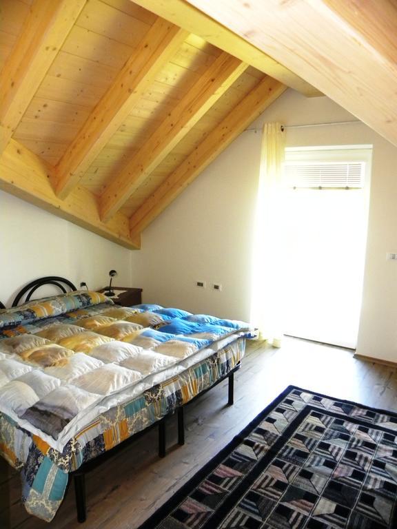 Apartamento Casa De Val Calceranica al Lago Habitación foto